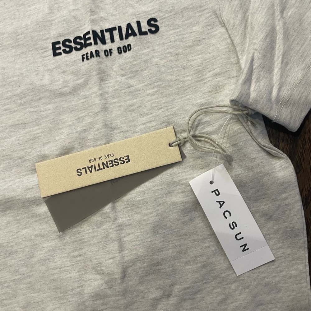 Essentials fear of god light oatmeal tee shirt and shorts full set - Picture 5 of 5